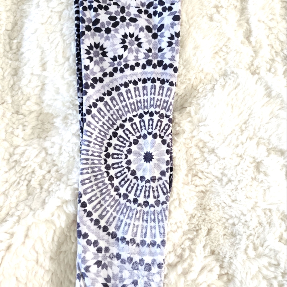 🌟🌜🌚🌛🌟Niyama Sol Luna black ⚫️ and white barefoot leggings XS BNWOT ✨️ - Picture 6 of 14